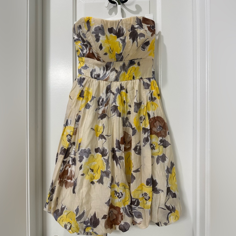 Strapless, cute short summer dress! Gently worn